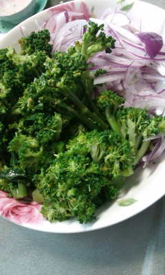 今朝の、野菜サラダです、